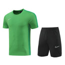 Conjunto de camiseta y pantalón corto Nike