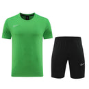 Conjunto de camiseta y pantalón corto Nike