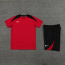 Conjunto de camiseta y pantalón corto Nike