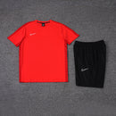 Conjunto de camiseta y pantalón corto Nike