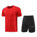 Conjunto de camiseta y pantalón corto Nike