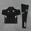 Conjunto largo entrenamiento selección Alemania temporada 2025 2026 color negro sudadera y pantalón escudo termosellado calidad 1.1 oficial, Alemania 2025, Chándal Alemania negro, Entrenamiento Alemania 2026, Sudadera Alemania, Pantalón Alemania, Ropa Alemania barata, Calidad 1.1 Alemania, Die Mannschaft, Tienda Hincha Futbolero, Germany Training Tracksuit.