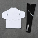 Conjunto largo entrenamiento selección Alemania temporada 2025 2026 sudadera blanca y pantalón negro escudo termosellado calidad 1.1 oficial, Alemania 2025, Chándal Alemania blanco, Entrenamiento Alemania 2026, Sudadera blanca Alemania, Pantalón negro Alemania, Ropa Alemania barata, Calidad 1.1 Alemania, Die Mannschaft, Tienda Hincha Futbolero, Germany Training Tracksuit 25/26.