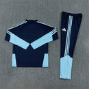 Conjunto largo hombre Selección Argentina temporada 2026 2027 sudadera y pantalón azul marino oficial 3 estrellas fútbol técnica transpirable mundial navy.