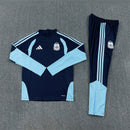 Conjunto largo hombre Selección Argentina temporada 2026 2027 sudadera y pantalón azul marino oficial 3 estrellas fútbol técnica transpirable mundial navy.