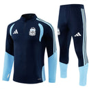 Conjunto largo hombre Selección Argentina temporada 2026 2027 sudadera y pantalón azul marino oficial 3 estrellas fútbol técnica transpirable mundial navy.