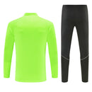 Conjunto largo de entrenamiento del Atlético de Madrid 2026 2027 de hombre con sudadera verde y pantalón negro chándal oficial colchonero Tienda Hincha Futbolero, Chándal Atlético de Madrid 2026, Conjunto de entrenamiento Atlético de Madrid 2027, Sudadera Atlético de Madrid verde hombre, Pantalón largo negro Atlético de Madrid, Comprar chándal oficial del Atlético de Madrid, Calidad premium Atlético de Madrid chándal, Conjunto fútbol madrileño verde, Ropa urbana blockecore, Chándal de colección colchonero.