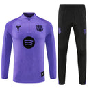 Barcelona 2026, Conjunto Kobe Bryant Barça, Chándal Barcelona oficial, Edición especial Kobe Bryant, Sudadera púrpura Barça, Pantalón negro entrenamiento, Regalo fútbol hombre Barcelona, Kit Mamba Mentality, Barça lifestyle kit, Comprar chándal exclusivo, Tienda Hincha Futbolero.