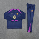 Conjunto hombre FC Barcelona entrenamiento temporada 2025 2026 sudadera y pantalón largo color azul marino calidad 1.1 oficial, Barcelona 2025, Chándal entrenamiento Barça, Conjunto Barcelona 25/26, Sudadera azul marino Barça, Ropa barata FC Barcelona, Calidad 1.1 Barça, Moda deportiva 2026, Tienda Hincha Futbolero, Visca el Barça, Bloke Core Barcelona.