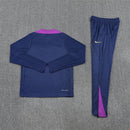 Conjunto hombre FC Barcelona entrenamiento temporada 2025 2026 sudadera y pantalón largo color azul marino calidad 1.1 oficial, Barcelona 2025, Chándal entrenamiento Barça, Conjunto Barcelona 25/26, Sudadera azul marino Barça, Ropa barata FC Barcelona, Calidad 1.1 Barça, Moda deportiva 2026, Tienda Hincha Futbolero, Visca el Barça, Bloke Core Barcelona.