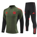 Conjunto hombre Bayern Munich entrenamiento temporada 2025 2026 sudadera color verde y pantalón largo color negro calidad 1.1 oficial, Bayern Munich 2025, Chándal entrenamiento Bayern, Conjunto Bayern 25/26, Sudadera verde Bayern, Ropa barata Bayern Munich, Calidad 1.1 Bayern, Moda deportiva 2026, Tienda Hincha Futbolero, Mia San Mia, Bloke Core Bayern.
