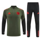 Conjunto hombre Bayern Munich entrenamiento temporada 2025 2026 sudadera color verde y pantalón largo color negro calidad 1.1 oficial, Bayern Munich 2025, Chándal entrenamiento Bayern, Conjunto Bayern 25/26, Sudadera verde Bayern, Ropa barata Bayern Munich, Calidad 1.1 Bayern, Moda deportiva 2026, Tienda Hincha Futbolero, Mia San Mia, Bloke Core Bayern.