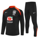 Conjunto largo hombre selección de Brasil temporada 25/26 entrenamiento edición blackout sudadera y pantalón negro calidad 1.1 premium Tienda Hincha Futbolero. Brasil 2025/26, Conjunto Brasil negro, Chándal Brasil blackout, Entrenamiento Brasil 25/26, Ropa Brasil mundial 2026, Calidad 1.1 Brasil, Tienda Hincha Futbolero, Brazil Training Tracksuit black.