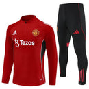 Conjunto hombre Manchester United entrenamiento temporada 2025 2026 sudadera roja y pantalón largo negro calidad 1.1 oficial, Manchester United 2025, Chándal entrenamiento United, Conjunto Man Utd 25/26, Sudadera roja United, Ropa barata Manchester United, Calidad 1.1 United, Moda Manchester 2026, Tienda Hincha Futbolero, Red Devils, Bloke Core United.