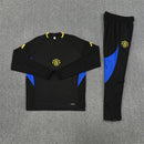 Manchester United 2025, Conjunto largo Man United, Chándal United negro, Entrenamiento Man Utd 25/26, Sudadera United negra, Ropa Manchester United barata, Calidad 1.1 United, Nueva colección 2026, Regalo fútbol hombre, Tienda Hincha Futbolero.