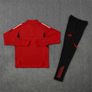 Conjunto hombre Manchester United entrenamiento temporada 2025 2026 sudadera roja y pantalón largo negro calidad 1.1 oficial, Manchester United 2025, Chándal entrenamiento United, Conjunto Man Utd 25/26, Sudadera roja United, Ropa barata Manchester United, Calidad 1.1 United, Moda Manchester 2026, Tienda Hincha Futbolero, Red Devils, Bloke Core United.