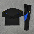 Manchester United 2025, Conjunto largo Man United, Chándal United negro, Entrenamiento Man Utd 25/26, Sudadera United negra, Ropa Manchester United barata, Calidad 1.1 United, Nueva colección 2026, Regalo fútbol hombre, Tienda Hincha Futbolero.