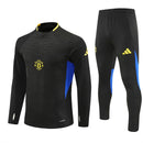 Manchester United 2025, Conjunto largo Man United, Chándal United negro, Entrenamiento Man Utd 25/26, Sudadera United negra, Ropa Manchester United barata, Calidad 1.1 United, Nueva colección 2026, Regalo fútbol hombre, Tienda Hincha Futbolero.