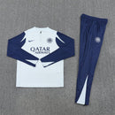 Conjunto hombre Olympique de Marseille entrenamiento temporada 2025 2026 sudadera blanca y pantalón largo azul marino calidad 1.1 oficial, Marseille 2025, Chándal entrenamiento OM, Conjunto Marseille 25/26, Sudadera blanca Marseille, Ropa barata Olympique, Calidad 1.1 Marseille, Moda deportiva 2026, Tienda Hincha Futbolero, Allez l'OM, Bloke Core Marseille.