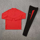 Conjunto entrenamiento hombre Portugal temporada 2025 2026 oficial rojo sudadera y pantalón negro técnica transpirable pro mundial kit fpf.
