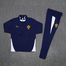 Conjunto hombre entrenamiento Portugal temporada 2025 2026 sudadera y pantalón largo azul marino escudo bordado calidad 1.1 oficial, Portugal 2025, Conjunto Portugal entrenamiento, Chándal Portugal 25/26, Ropa Portugal azul marino, Sudadera Portugal barata, Calidad 1.1 Portugal, Selección de Portugal 2026, Tienda Hincha Futbolero, FPF, Bloke Core Training.