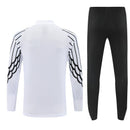 Conjunto chándal hombre PSG x Jordan temporada 2025 2026 sudadera blanca y pantalón negro entrenamiento largo calidad 1.1 oficial, PSG Jordan 2025, Chándal PSG blanco, PSG x Jordan 2026, Conjunto entrenamiento PSG, Ropa barata PSG, Calidad 1.1 Jordan, Ligue 1 2026, Tienda Hincha Futbolero, PSG White Jersey.