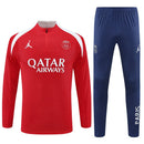 Conjunto hombre PSG entrenamiento temporada 2025 2026 sudadera color roja y pantalón largo azul marino calidad 1.1 oficial, PSG 2025, Chándal entrenamiento PSG, Conjunto PSG 25/26, Sudadera roja PSG, Ropa barata Paris Saint-Germain, Calidad 1.1 PSG, Moda deportiva 2026, Tienda Hincha Futbolero, Paris es mágico, Bloke Core PSG