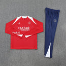 Conjunto hombre PSG entrenamiento temporada 2025 2026 sudadera color roja y pantalón largo azul marino calidad 1.1 oficial, PSG 2025, Chándal entrenamiento PSG, Conjunto PSG 25/26, Sudadera roja PSG, Ropa barata Paris Saint-Germain, Calidad 1.1 PSG, Moda deportiva 2026, Tienda Hincha Futbolero, Paris es mágico, Bloke Core PSG