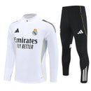 Conjunto hombre Real Madrid entrenamiento temporada 2025 2026 sudadera blanca y pantalón largo negro calidad 1.1 oficial, Real Madrid 2025, Chándal entrenamiento Madrid, Conjunto Real Madrid 25/26, Sudadera blanca Madrid, Ropa barata Real Madrid, Calidad 1.1 Madrid, Moda madridista 2026, Tienda Hincha Futbolero, Hala Madrid, Bloke Core Madrid.