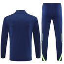 Conjunto hombre Real Madrid entrenamiento temporada 2025 2026 azul con detalles blancos sudadera y pantalón largo calidad 1.1 oficial, Real Madrid 2025, Chándal entrenamiento Madrid, Conjunto Real Madrid 25/26, Sudadera azul Madrid, Ropa barata Real Madrid, Calidad 1.1 Madrid, Moda deportiva 2026, Tienda Hincha Futbolero, Hala Madrid, Bloke Core Madrid.