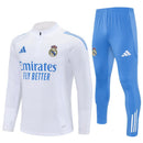Real Madrid 2026 entrenamiento, Sudadera Real Madrid blanca, Pantalón Real Madrid azul, Chándal oficial Real Madrid, Ropa entrenamiento Real Madrid 25/26, Regalo fútbol hombre Real Madrid, Valdebebas gear, Bloke Core invierno, Comprar conjunto barato, Tienda Hincha Futbolero.
