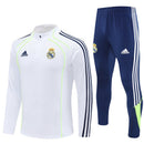 Conjunto hombre Real Madrid entrenamiento temporada 2025 2026 sudadera blanca y pantalón largo azul marino calidad 1.1 oficial,Real Madrid 2025, Chándal entrenamiento Madrid, Conjunto Real Madrid 25/26, Sudadera blanca Madrid, Ropa barata Real Madrid, Calidad 1.1 Madrid, Moda deportiva 2026, Tienda Hincha Futbolero, Hala Madrid, Bloke Core Madrid.