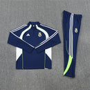 Conjunto hombre Real Madrid entrenamiento temporada 2025 2026 azul con detalles blancos sudadera y pantalón largo calidad 1.1 oficial, Real Madrid 2025, Chándal entrenamiento Madrid, Conjunto Real Madrid 25/26, Sudadera azul Madrid, Ropa barata Real Madrid, Calidad 1.1 Madrid, Moda deportiva 2026, Tienda Hincha Futbolero, Hala Madrid, Bloke Core Madrid.