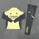 Conjunto hombre Real Madrid entrenamiento temporada 2025 2026 sudadera amarilla y pantalón largo gris calidad 1.1 oficial, Real Madrid 2025, Chándal entrenamiento Madrid, Conjunto Real Madrid 25/26, Sudadera amarilla Madrid, Ropa barata Real Madrid, Calidad 1.1 Madrid, Moda madridista 2026, Tienda Hincha Futbolero, Hala Madrid, Bloke Core Madrid.