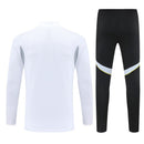 Conjunto hombre Real Madrid entrenamiento temporada 2025 2026 sudadera blanca y pantalón largo negro calidad 1.1 oficial, Real Madrid 2025, Chándal entrenamiento Madrid, Conjunto Real Madrid 25/26, Sudadera blanca Madrid, Ropa barata Real Madrid, Calidad 1.1 Madrid, Moda madridista 2026, Tienda Hincha Futbolero, Hala Madrid, Bloke Core Madrid.
