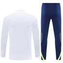 Conjunto hombre Real Madrid entrenamiento temporada 2025 2026 sudadera blanca y pantalón largo azul marino calidad 1.1 oficial,Real Madrid 2025, Chándal entrenamiento Madrid, Conjunto Real Madrid 25/26, Sudadera blanca Madrid, Ropa barata Real Madrid, Calidad 1.1 Madrid, Moda deportiva 2026, Tienda Hincha Futbolero, Hala Madrid, Bloke Core Madrid.