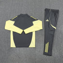 Conjunto hombre Real Madrid entrenamiento temporada 2025 2026 sudadera y pantalón largo color gris con detalles amarillo calidad 1.1 oficial, Conjunto hombre Real Madrid entrenamiento temporada 2025 2026 sudadera y pantalón largo color gris con detalles amarillo calidad 1.1