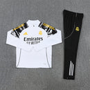 Conjunto entrenamiento Real Madrid x Marvel 2026 2027 hombre sudadera y pantalón largo edición especial calidad 1.1 oficial Tienda Hincha Futbolero Real Madrid Marvel Suit, Conjunto Real Madrid Marvel 2026, Chándal Real Madrid 2027, Sudadera entrenamiento Real Madrid, Pantalón Real Madrid Marvel, Comprar conjunto Real Madrid especial, Calidad 1.1 premium, Ropa Real Madrid Marvel hombre, Moda deportiva Real Madrid, Madridista Marvel Edition.
