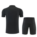 Tienda Hincha Futbolero, Liverpool 26/27, Conjunto entrenamiento Liverpool, Liverpool negro, Training kit Liverpool, Ropa de entrenamiento fútbol, Liverpool FC oficial, Comprar conjunto Liverpool, Equipación entrenamiento Liverpool, Camiseta y pantalón Liverpool, Tienda fútbol online, Premier League entrenamiento, Reds.