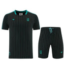 Conjunto Liverpool FC Terrace Icons 26/27 Camiseta y Pantalón Negro - TIENDA HINCHA FUTBOLERO