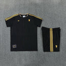 Conjunto Manchester United Terrace Icons 26/27 Camiseta y Pantalón - TIENDA HINCHA FUTBOLERO