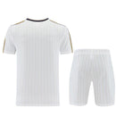 Conjunto Manchester United Terrace Icons 26/27 Camiseta y Pantalón Blanco - TIENDA HINCHA FUTBOLERO