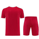 Conjunto Manchester United Terrace Icons 26/27 Camiseta y Pantalón Rojo - TIENDA HINCHA FUTBOLERO