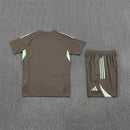 Conjunto Real Madrid 25/26 Camiseta y Pantalón Gris - TIENDA HINCHA FUTBOLERO