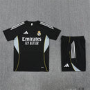 Conjunto Real Madrid 25/26 Camiseta y Pantalón Negro - TIENDA HINCHA FUTBOLERO
