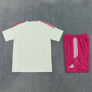 Conjunto Real Madrid 26/27 Camiseta Blanca y Pantalón Rosa - TIENDA HINCHA FUTBOLERO