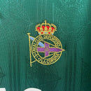 Camiseta oficial del Deportivo de La Coruña segunda equipación temporada 1999 2000 color verde retro para hombre de Tienda Hincha Futbolero, Camiseta Deportivo La Coruña retro, Depor 99/00, Ropa Depor vintage, Comprar camiseta Deportivo La Coruña, Super Dépor, Riazor, Camisetas fútbol retro, Retro Deportivo 2000, Historia Deportivo, Colección Super Dépor, Fútbol años 90.