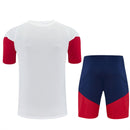 Conjunto hombre Selección España temporada 2026 2027 oficial camiseta blanca pantalón corto azul fútbol técnica transpirable detalles bandera roja amarilla entrenamiento.