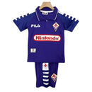 Conjunto infantil retro Fiorentina 1998 1999 primera equipación morada Nintendo calidad 1.1 premium época Gabriel Batistuta oficial, Fiorentina infantil retro, Conjunto niño Fiorentina 1998 morado, Ropa Fiorentina niños retro, Equipación Fiorentina junior 98/99, Calidad 1.1 infantil, Tienda Hincha Futbolero, Regalo niño Fiorentina fútbol, Camiseta morada Nintendo niño, Fiorentina Kids Retro 1998 Batistuta.