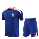 Conjunto corto hombre Selección de Francia entrenamiento temporada 2025 2026 camiseta y pantalón corto azul calidad 1.1 oficial, Francia 2025, Conjunto corto Francia, Entrenamiento Les Bleus 25/26, Camiseta azul Francia, Ropa barata selección francesa, Calidad 1.1 Francia, Moda deportiva 2026, Tienda Hincha Futbolero, Allez Les Bleus, Bloke Core Francia.
